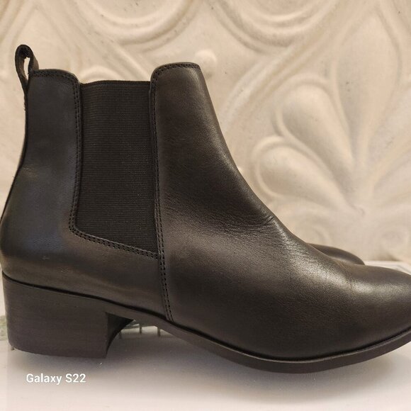 Steve Madden "Dover" Black Leather Booties. NWOT. Size 10 - Picture 1 of 9